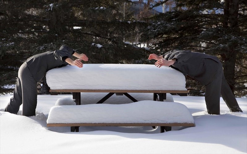 diethnous-fimis-live-performance-sto-booze-cooperativa