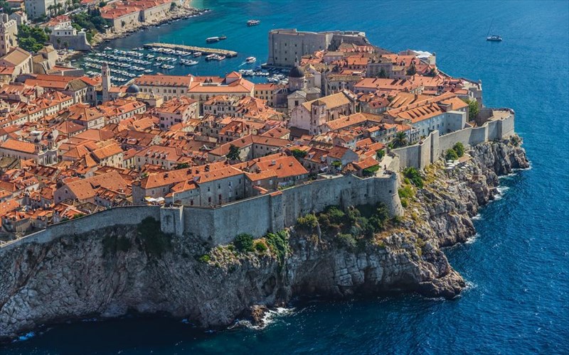 oi-pio-omorfes-poleis-me-teixi-pou-uparxoun-mexri-simera