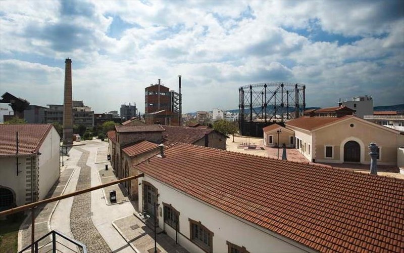 i-kainotomia-sunanta-to-parelthon-kai-mia-megali-idea-gennietai