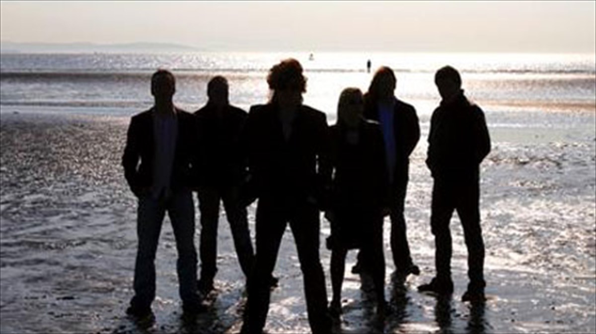 oi-anathema-epistrefoun-stin-ellada