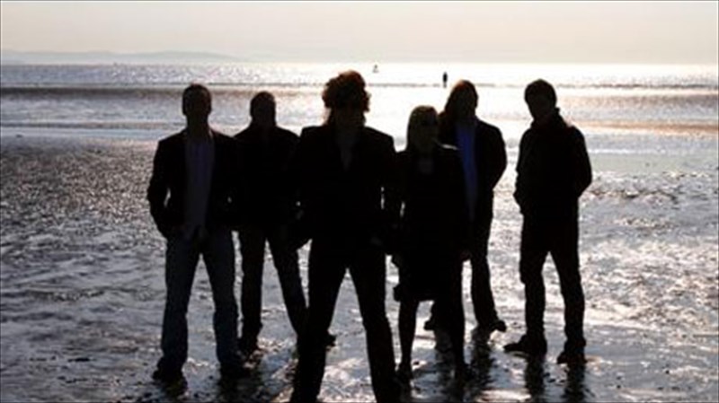 oi-anathema-epistrefoun-stin-ellada