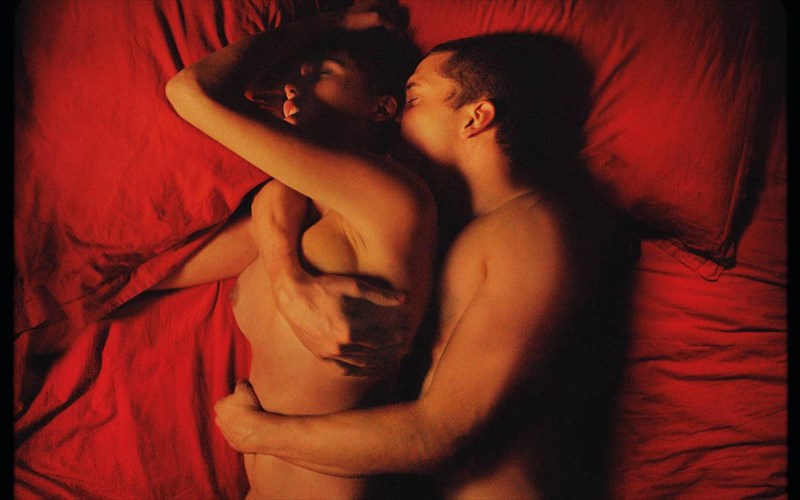 to-love-tou-gkaspar-noe-se-eidiki-proboli-stis-nuxtes-premieras