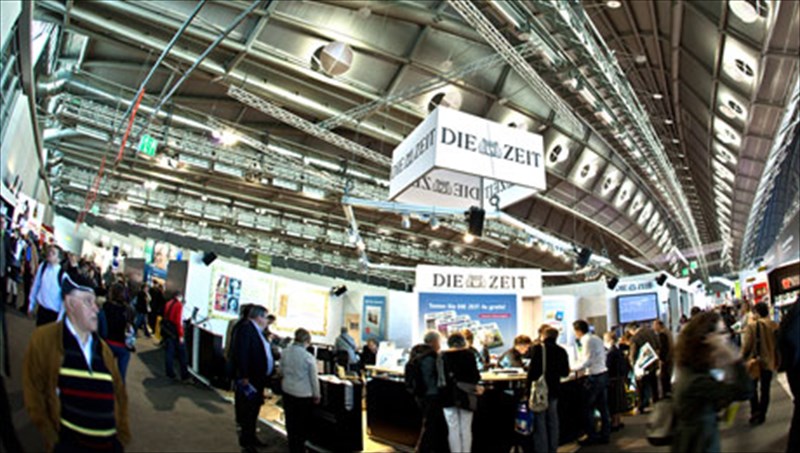 diethnis-ekthesi-bibliou-tis-frankfourtis-me-to-blemma-strammeno-sta-ebooks