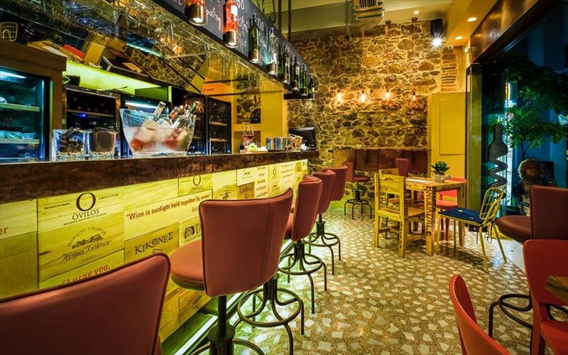 apolauste-to-krasi-sas-se-5-agapimena-wine-bar-tis-athinas-agapimena-wine-bar-tis-athinas