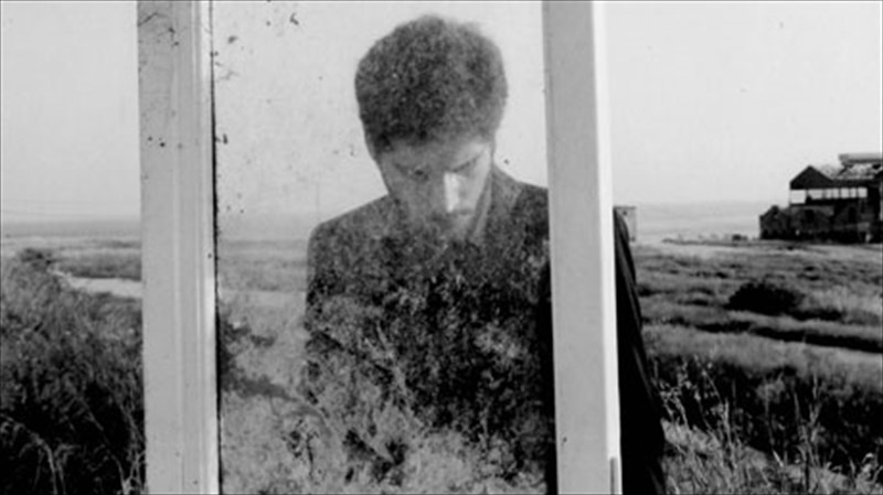 enas-monaxikos-axinos-sti-skini-tou-kookoo