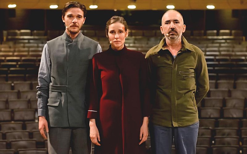 oi-blitz-miloun-sto-clickatlifegr