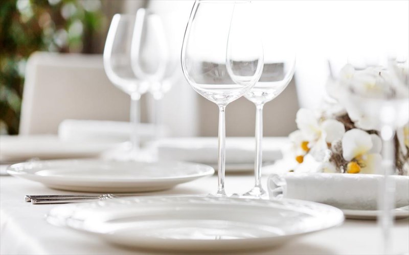 to-golden-hall-pantreuei-to-design-me-ti-gastronomia-sto-homekaitaste