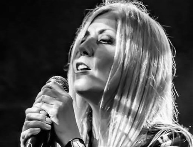 i-theodosia-tsatsou-sto-ruthmos-stage