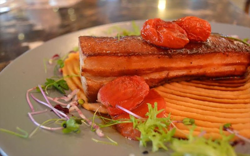 nees-afikseis-sto-menou-kai-to-stage-tou-rock-kai-balls-balls