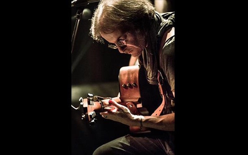 o-miltos-pasxalidis-stin-kentriki-skini-tou-staurou-tou-notou