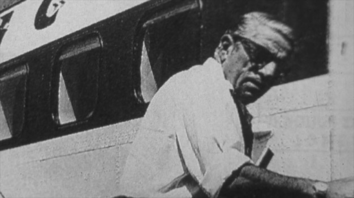 i-zoi-tou-onasi-sti-theatriki-skini-tou-londinou