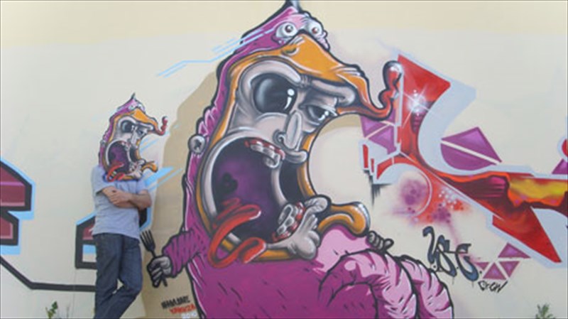 rtmone-to-gkrafiti-einai-sundedemeno-me-to-taksidi-kai-tin-eksereunisi-tou-kosmou