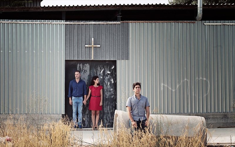 o-dimitris-karantzas-fernei-to-tefra-kai-skia-sto-theatro-roes