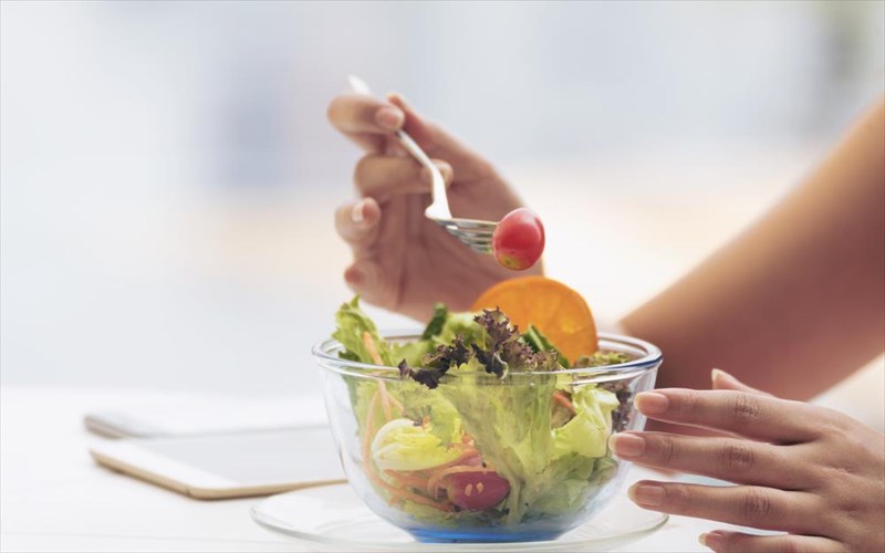 poia-diatrofi-boithaei-stis-polukustikes-oothikes