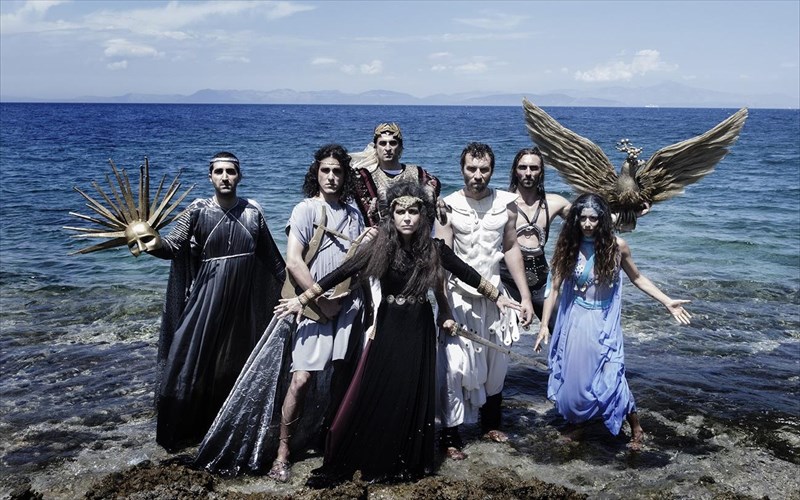 o-iasonas-kai-to-xrusomallo-deras-erxetai-sto-badminton