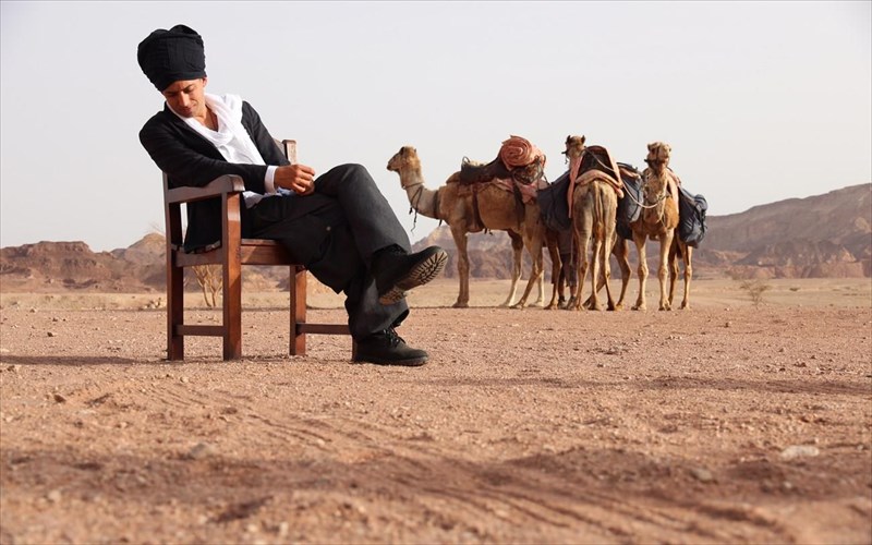 ena-protofanes-polupolitismiko-show-sto-gazarte