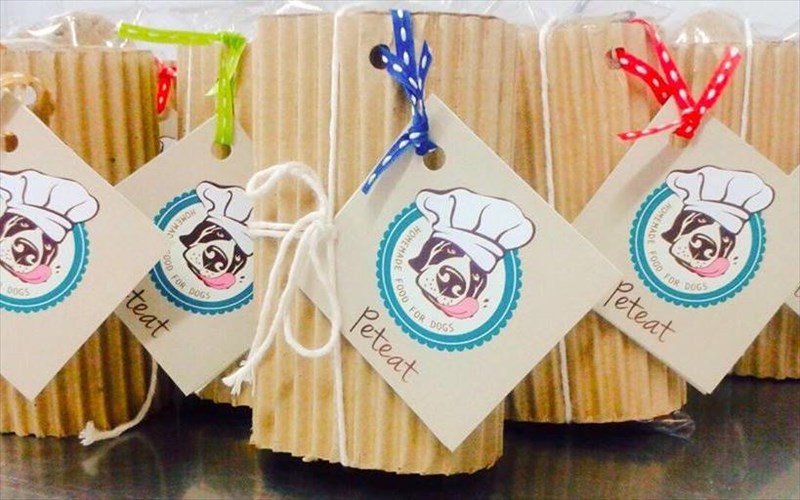 peteat-oi-skuloi-exoun-ti-diki-tous-kouzina