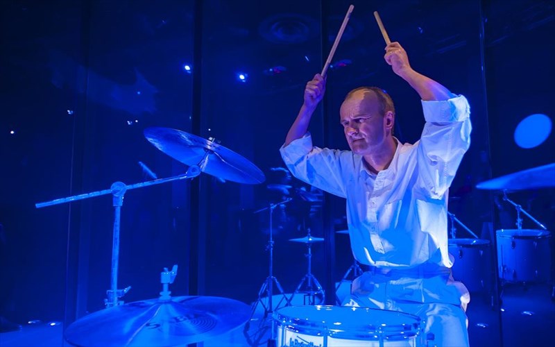 fil-kollins-min-kaneis-comeback