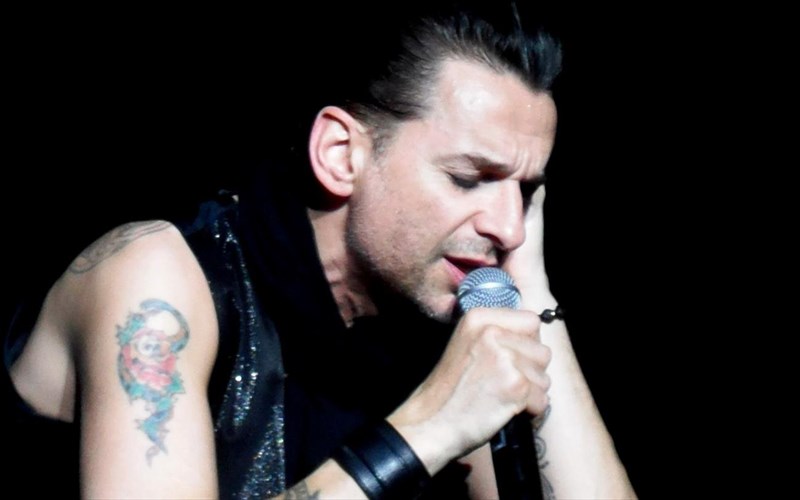 akousame-to-almpoum-tou-nteib-gkaxan