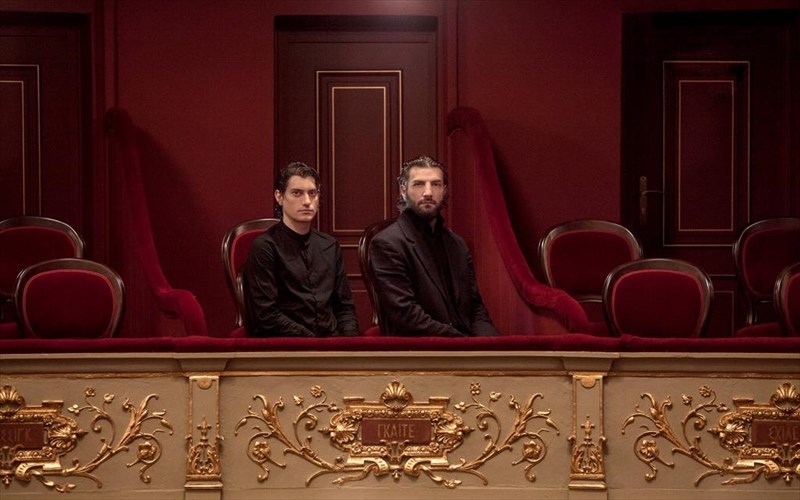 o-thrulikos-faoust-erxetai-sto-dimotiko-theatro-peiraia