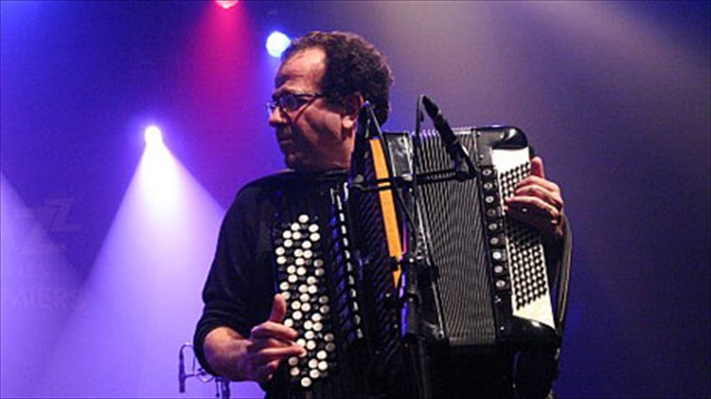 enas-korufaios-akornteonistas-se-ena-afieroma-ston-nino-rota