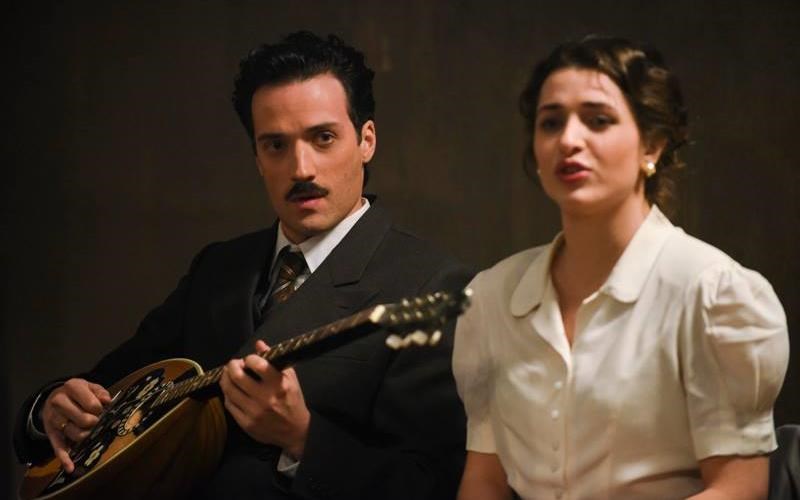 ouzeri-tsitsanis-mia-epoxi-enas-sunthetis-enas-erotas