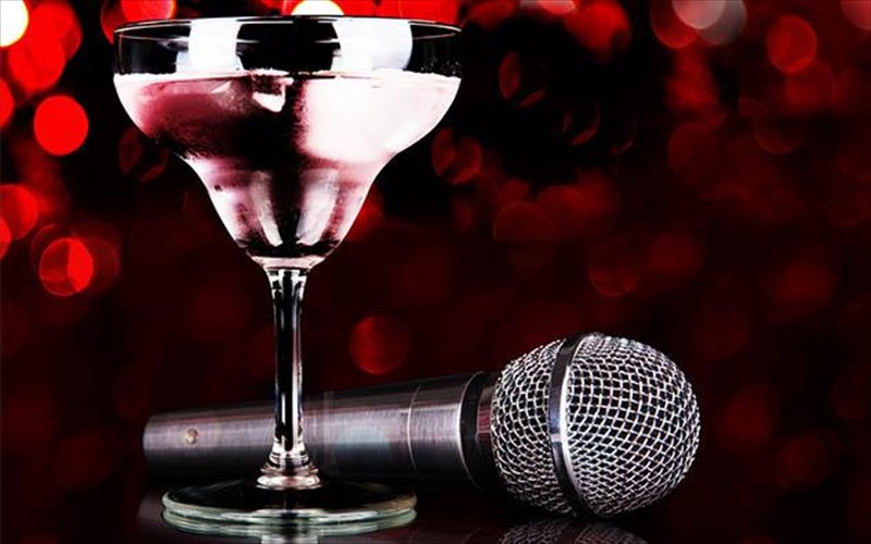 dekembrios-sto-half-note-gia-ola-ta-gousta