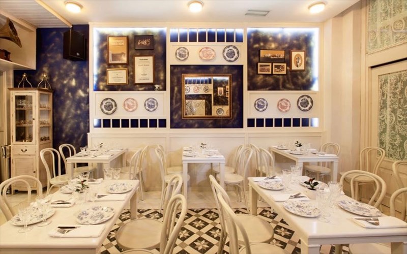 le-bistrot-de-smyrne-geuseis-apo-to-megaleio-tis-smurnis-se-ena-panemorfo-mpistro-tis-glufadas