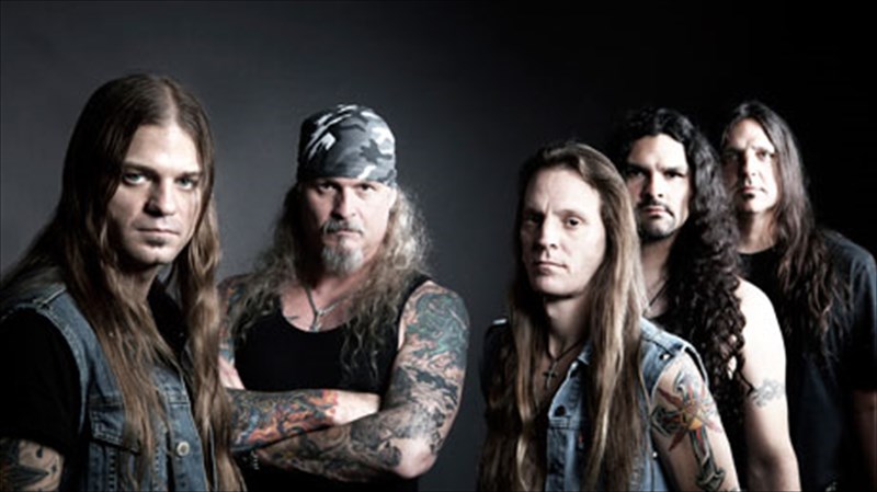 me-neo-tragoudisti-sti-sunthesi-tous-epistrefoun-oi-iced-earth