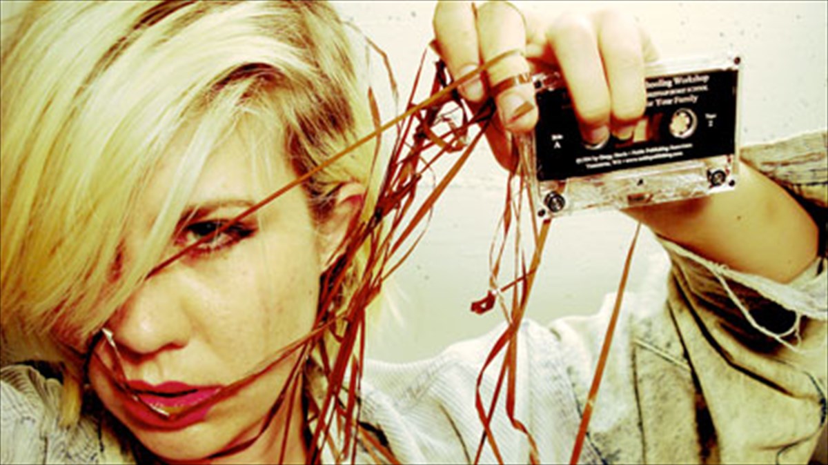 sunaulia-me-punk-diathesi-kai-grunge-aisthitiki