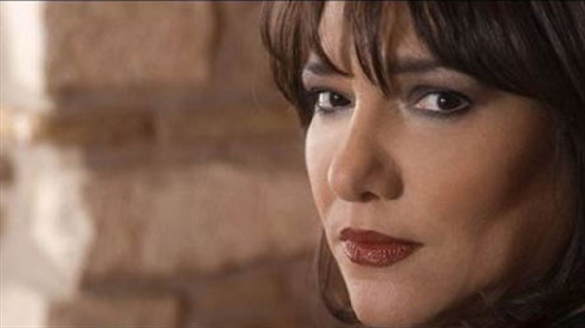 i-eleni-bitali-epistrefei-dunamika-sti-nuxterini-athina