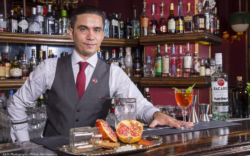 cocktail-me-aroma-anatolis-ston-elliniko-teliko-tis-bacardi