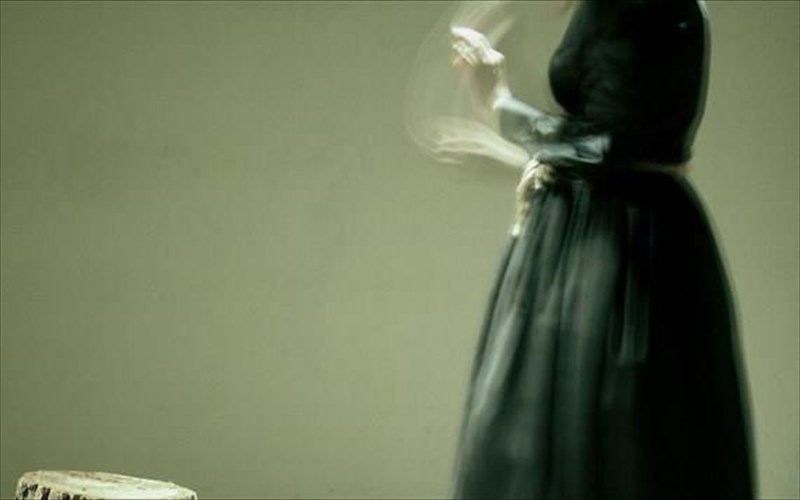 kritiki-litos-daimonikos-monologos-dia-xeiros-mixali-aggelidi