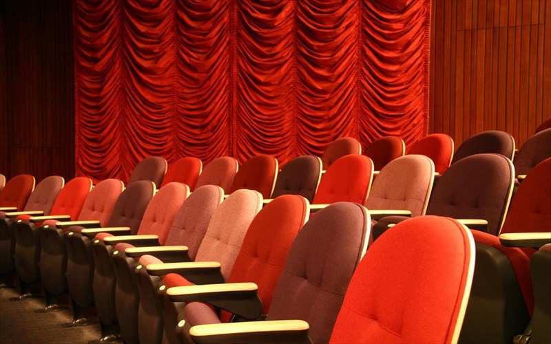 oi-kaluteres-parastaseis-tou-2015