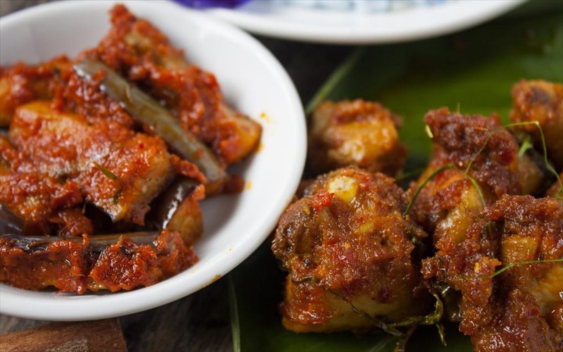 i-indonisiaki-kouzina-mesa-apo-okto-agapimena-piata