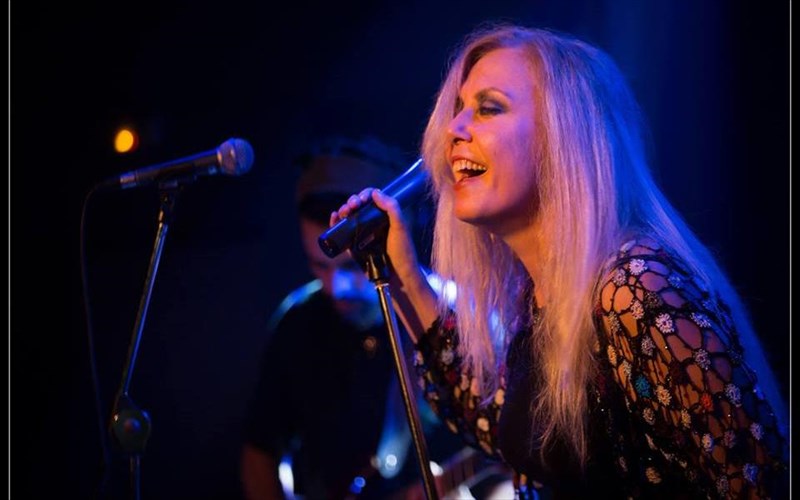 i-theodosia-tsatsou-live-sto-holywood-stage