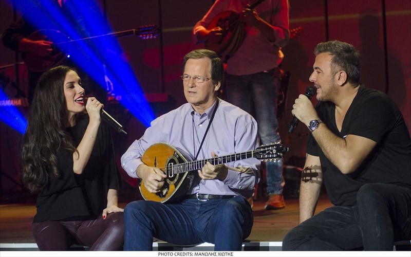 otan-tria-megala-mousika-onomata-sunantontai-kati-allazei-sti-nuxterini-athina