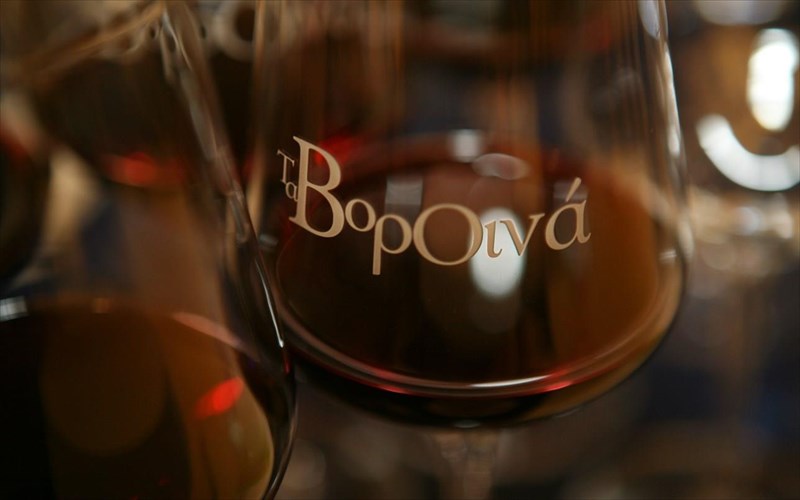 plisiazoun-ta-boroina-kai-to-oiniko-taksidi-sunexizetai