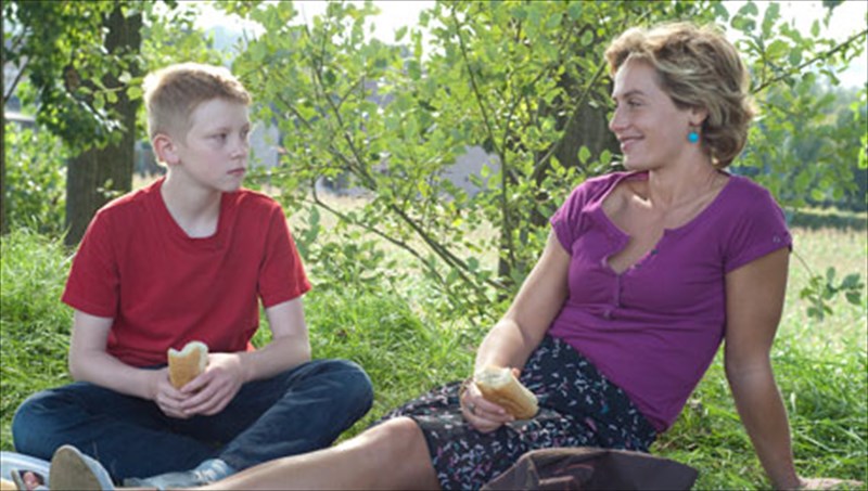 i-paidiki-orgi-mesa-apo-ton-fako-ton-adelfon-ntarnten