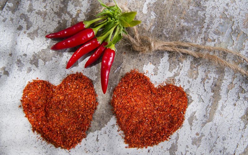 oi-afrodisiakes-trofes-pou-tha-sas-feroun-pio-konta