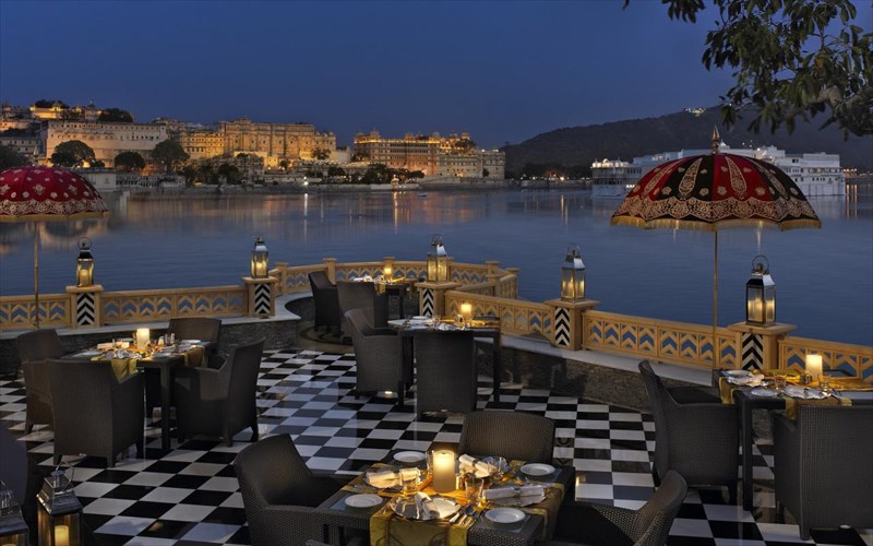 ta-pio-romantika-estiatoria-tou-kosmou-gia-to-teleio-rantebou