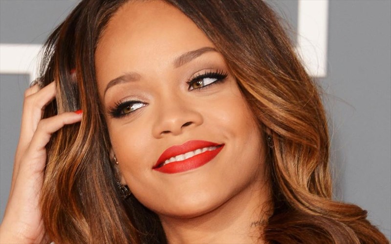 to-album-tis-rihanna-kukloforise-kata-lathos