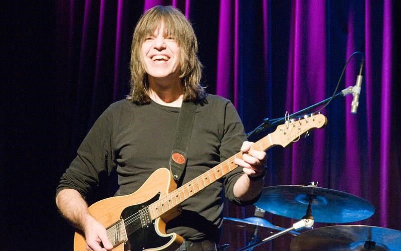 o-spoudaios-kitharistas-mike-stern-erxetai-stin-athina-gia-duo-monadikes-emfaniseis