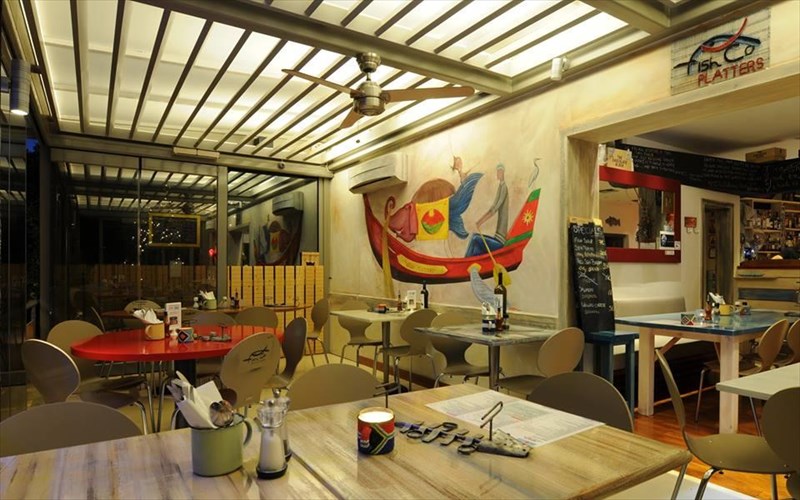 fish-co-platters-mia-aisthitiki-ekdoxi-tou-casual-thalassinou-fagitou-ston-faro-psuxikou