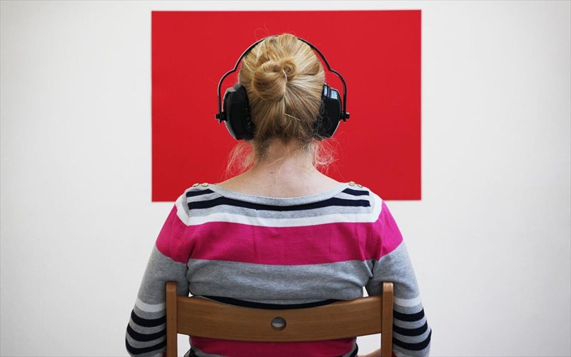 o-organismos-neon-kai-to-marina-abramović-institute-mai-parousiazoun-to-programma-as-one