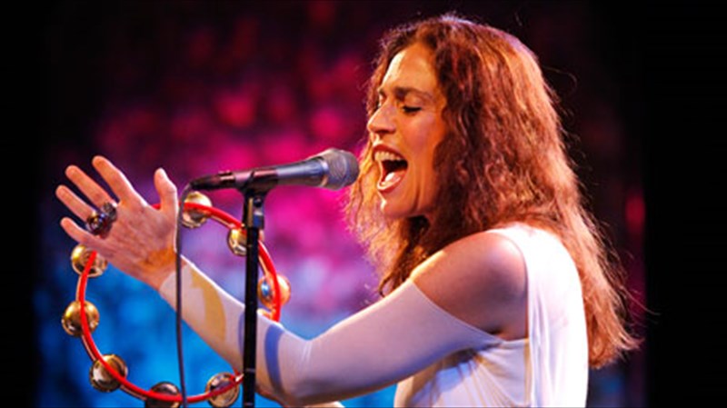 sabina-giannatou-se-oles-tis-epoxes-to-kainourgio-sunantaei-empodia