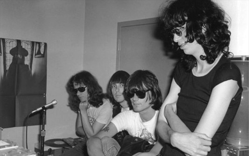 ekthesi-gia-tous-ramones-sto-queens-museum-tis-neas-yorkis