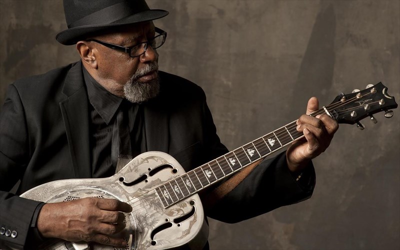 to-half-note-upodexetai-to-diethnous-fimis-bluesman-billsimsJr