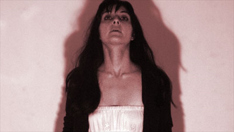 enas-sugxronos-touiliams-erxetai-san-broxi