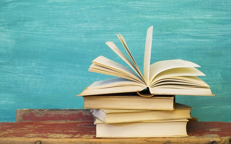 3-nea-biblia-kai-mia-tainia-apo-tis-ekdoseis-metaixmio-nea-biblia-kai-mia-tainia-apo-tis-ekdoseis-metaixmio